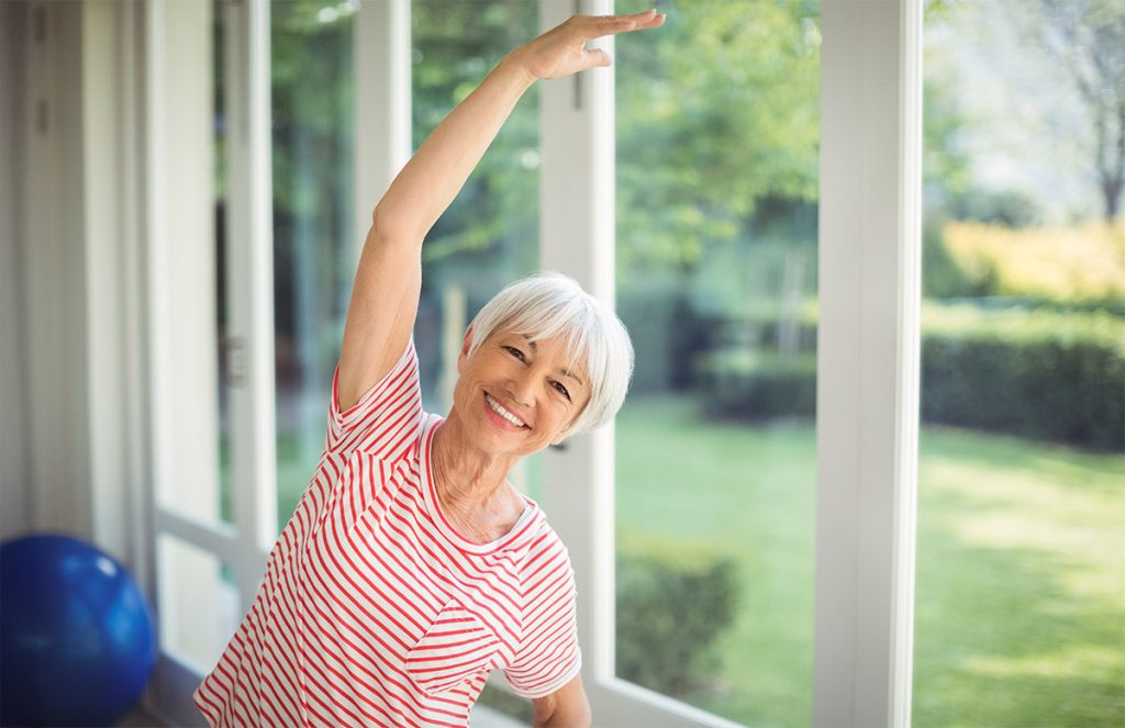 Ejercicios suaves para prevenir caídas.